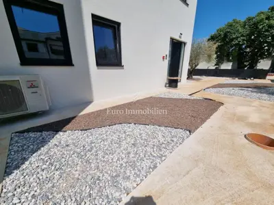 Poreč - kuća na tri etaže s bazenom, 1 km od mora - 9