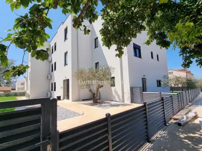 Poreč - kuća na tri etaže s bazenom, 1 km od mora - 6