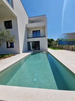 Poreč - kuća na tri etaže s bazenom, 1 km od mora - 2
