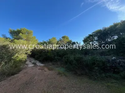 Building land 660 m², Vis Island - near the sea