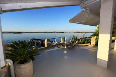 House for sale in Pašman, 580 m² - 2
