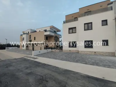 Apartmani 91 m², Murter - 350 m od plaže i kafića - 10