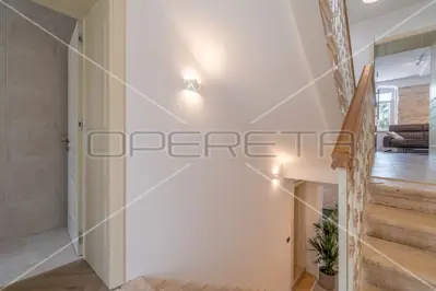 Istria, Pula: beautiful Austro-Hungarian house, 350 m², wider center - 11