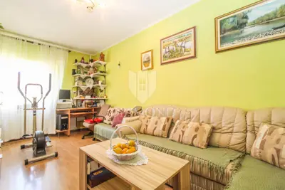 House in Momjan, 3 residential units and tavern - 20