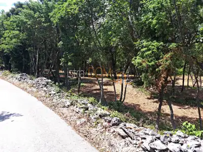 * Kombinirano građevinsko zemljište u Raklju 2136 m² *