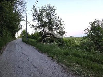 Land 1,697 m², Molvice - peaceful family neighborhood - 4