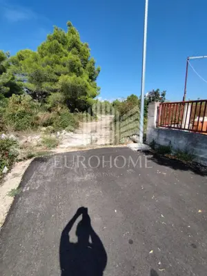 Building plot 2,140 m², Pirovac - quiet area above the main road - 3