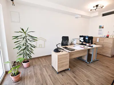 Gewerbeimmobilie zur Miete in Viškovo, 37 m² - 2