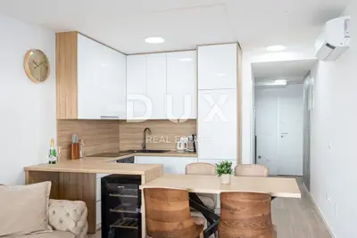 Apartment 83 m², Povljana - first row to the sea - 2