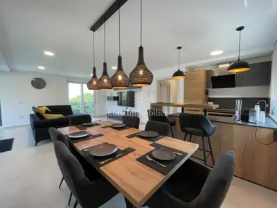 Wohnung zum Kauf in Malinska, 135 m²