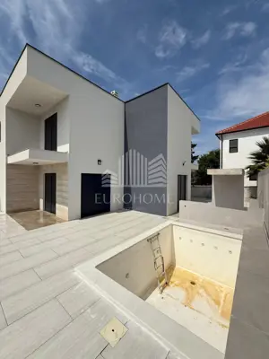 House 115 m², Zaton - 3 bedrooms and pool - 12