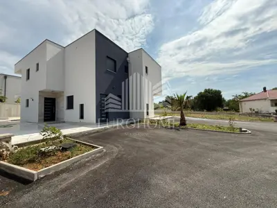House 115 m², Zaton - 3 bedrooms and pool - 10