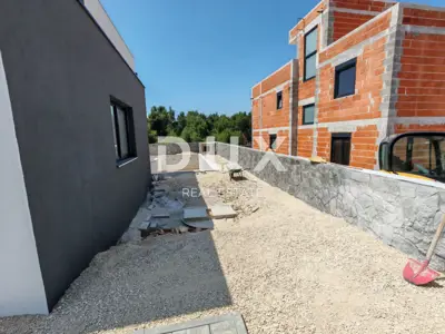 Haus 279,64 m², Vrsi - Pool und Garage - 18