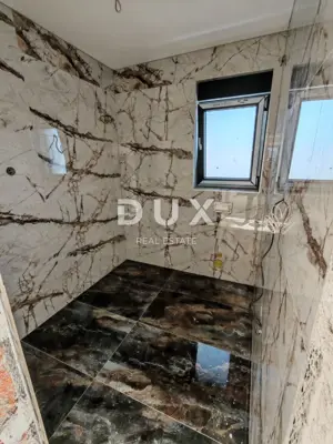 Haus 279,64 m², Vrsi - Pool und Garage - 9