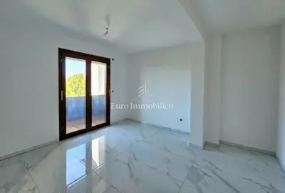 Stan 82 m², Poreč - 2 spavaće sobe i terasa - 2