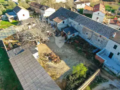 Kuća 70 m², Rovinj okolica - kamena kuća i dvorište - 3