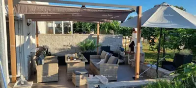 Verkaufe eine schön eingerichtete, möblierte Wohnung mit zwei Schlafzimmern und Meerblick! Poreč - 2
