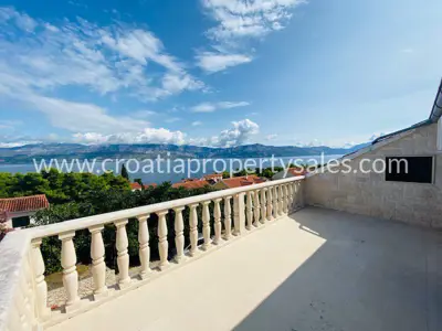 Kuća, Brač, 250 m², 580 000 €