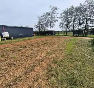 Prodaja- građevinsko zemljište s idejnim projektom u blizini Karigadora, Brtonigla!