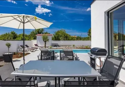 Moderna vila s grijanim bazenom, Svetvinčenat, Istra - 3