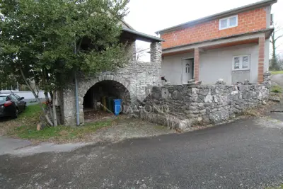 Steinhaus, Labin - ruhige Siedlung und Grundstück 1.700 m²