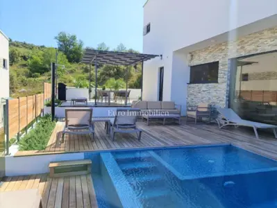 Luksuzno opremljena villa s predivnim pogledom na more - 3