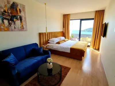Luksuzno opremljena villa s predivnim pogledom na more - 7