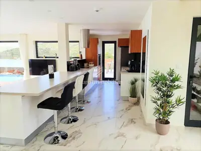 Luksuzno opremljena villa s predivnim pogledom na more - 6