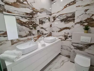 Luksuzno opremljena villa s predivnim pogledom na more - 8