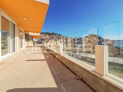 Apartment 128 m², Šibenik Crnica, view of the old town and St. Anthony Channel - 2