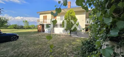Haus 230 m², Barban - Blick auf Učka und zwei Etagen