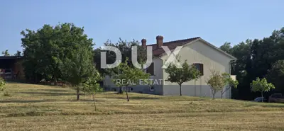 Haus 230 m², Barban - Blick auf Učka und zwei Etagen - 21