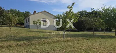 Haus 230 m², Barban - Blick auf Učka und zwei Etagen - 19