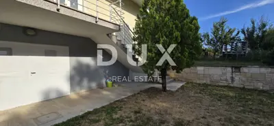 Haus 230 m², Barban - Blick auf Učka und zwei Etagen - 3