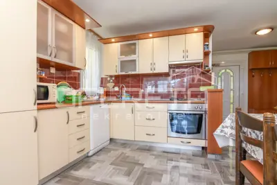 PRODAJA, KUĆA ZA ODMOR OD 103 m² + AUTOHTONA HRASTOVA KUĆA NA PARCELI OD 694 m² - 12