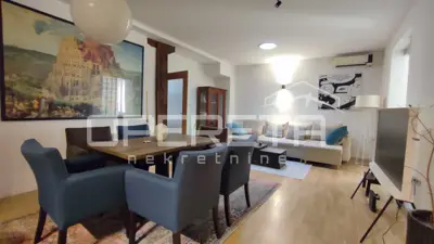 Wohnung im Zentrum, 1. Stock, Terrasse und Parkplatz im Hof