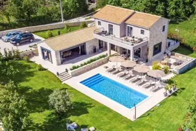 House 159 m², Stari Pazin - for adaptation and building plot around the house - 2