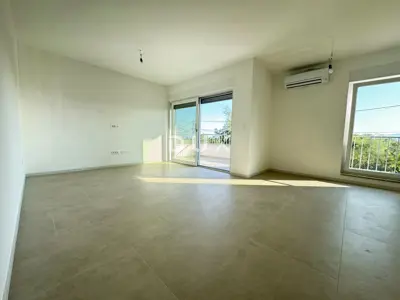 Wohnung 65 m², Drenova - große überdachte Terrasse - 2