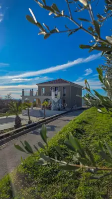 House 384 m², Buje - sea and olive grove views