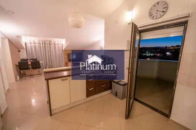 Kuća 600 m², Pula Centar - 6 apartmana - 16