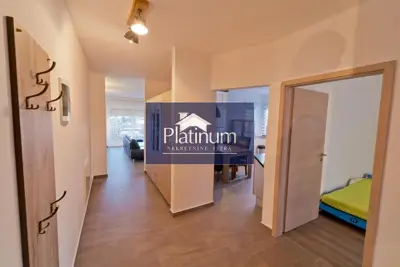 Kuća 600 m², Pula Centar - 6 apartmana - 10