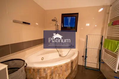 Kuća 600 m², Pula Centar - 6 apartmana - 14