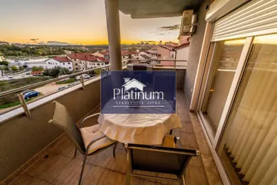 Kuća 600 m², Pula Centar - 6 apartmana - 18
