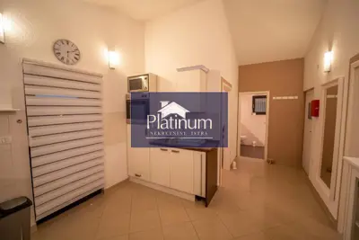 Kuća 600 m², Pula Centar - 6 apartmana - 6