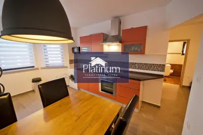 Kuća 600 m², Pula Centar - 6 apartmana - 12