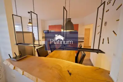 Kuća 600 m², Pula Centar - 6 apartmana - 13