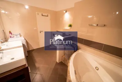 Kuća 600 m², Pula Centar - 6 apartmana - 5