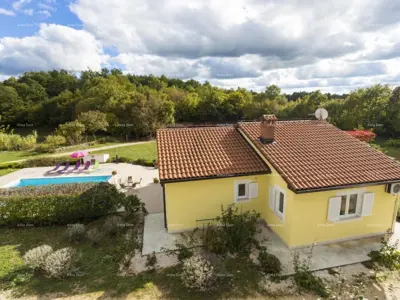 Baukomplex 9 032 m², Žminj - Häuser mit Pool