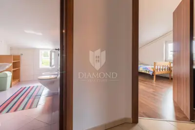 Haus 347 m², Pula - Valdebek, 4 Wohneinheiten - 8
