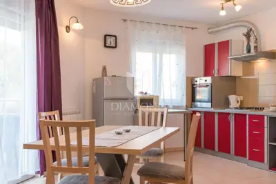 Haus 347 m², Pula - Valdebek, 4 Wohneinheiten - 6